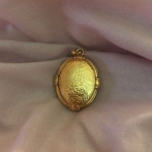 Antique two sided locket pendant ✨